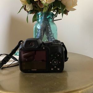 FujiFilm FinePIX S2000HD